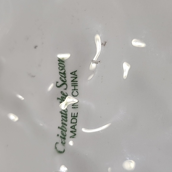 CELEBRATE THE SEASON ๐
SANTA CLAUS CERAMIC PLATE - Picture 5 of 5